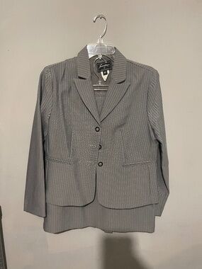 Sweet suit woman’s  8P grey pinsstriped skirt suit